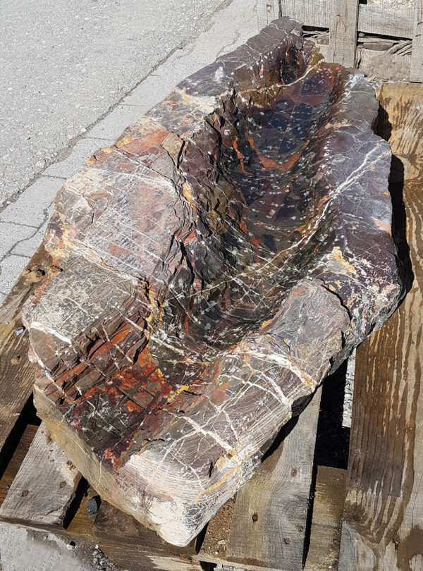 Energetisierende Quellen Bachlaufbogen Quellstein